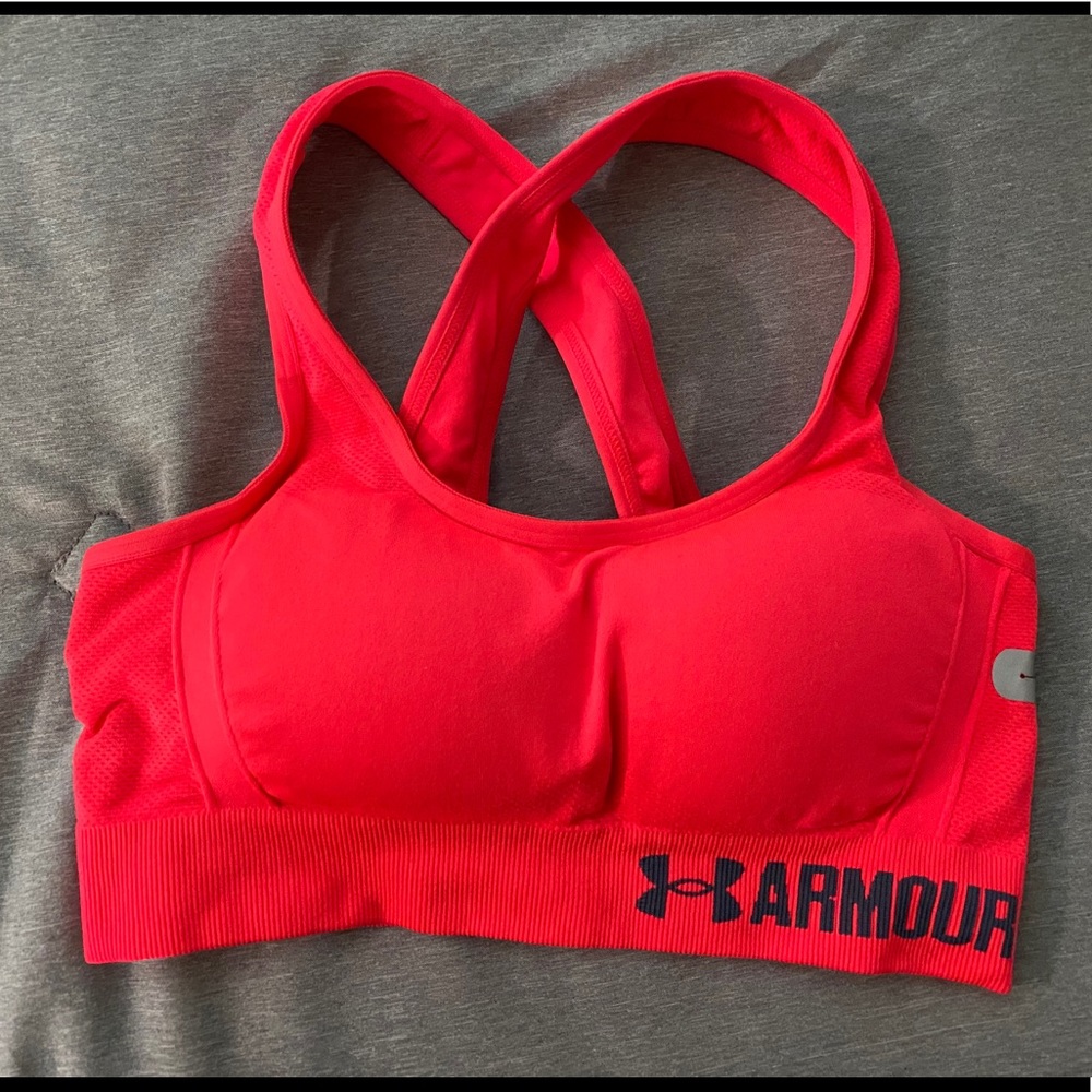 Under Armour Sports Bra Size M (Fits Small)